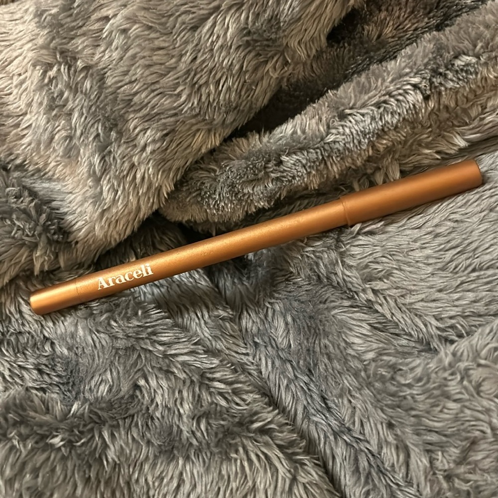 Araceli Gold Eyeliner